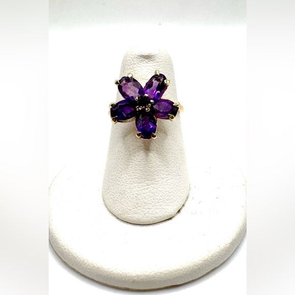 14k Yellow Gold 2.31ctw Amethyst Flower Ring